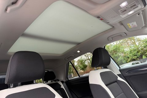 Volkswagen T-Roc SEL TSI EVO DSG -WHITE SILVER -PAN ROOF -CAMERA -WINTER PACK  55