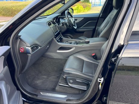 Jaguar F-Pace 2.0 D180 R-Sport Auto AWD Euro 6 (s/s) 5dr 31