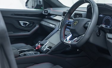 Lamborghini Urus S 13