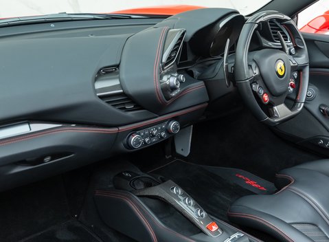 Ferrari 488 SPIDER 19