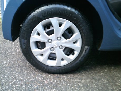 Hyundai i10 SE ONLY 7,000 MILES FROM NEW 10