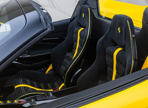 Ferrari F8 SPIDER 21