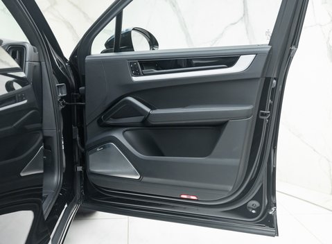 Porsche Cayenne TURBO E-HYBRID 31