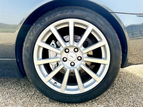 Aston Martin Vanquish V12 S 33