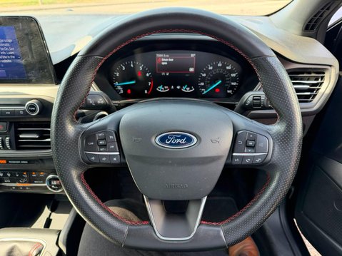 Ford Focus 1.0T EcoBoost ST-Line Style Euro 6 (s/s) 5dr 23