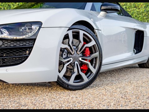 Audi R8 5.2 R8 Spyder Quattro V10 Semi-Auto 4WD 2dr 5