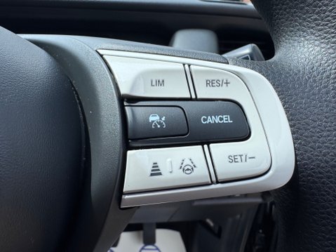 Honda Jazz I-MMD SR 16