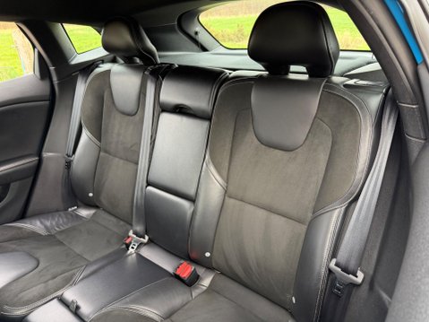Volvo V40 2.0 D4 R-Design Euro 6 (s/s) 5dr 33