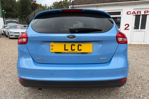 Ford Focus ZETEC.. 9 MAIN DEALER SERVICES.. £20 ROAD TAX.. 1 PREVIOUS KEEPER..STUNNING 10