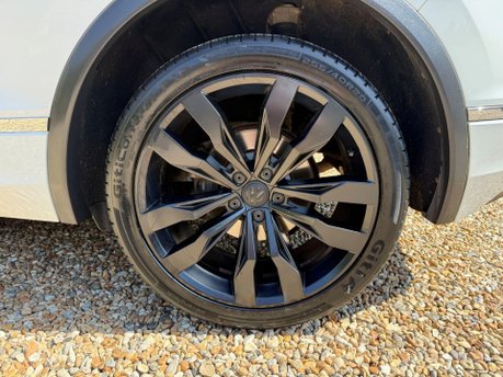 Volkswagen Tiguan 2.0 TDI R-Line 4Motion Euro 6 (s/s) 5dr 13