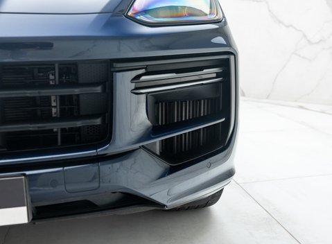 Porsche Cayenne TURBO E-HYBRID COUPE WITH GT PACKAGE 41