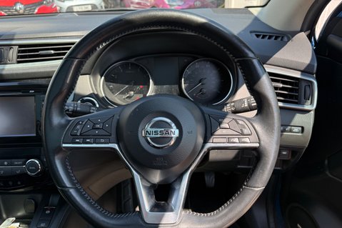 Nissan Qashqai TEKNA DIG-T.. 6 SERVICES.. GLASS ROOF.BOSE.CRUISE CONTROL  20