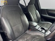 Volvo XC40 2.0 T4 R-Design Pro SUV 5dr Petrol Auto AWD Euro 6 (s/s) (190 ps) 11