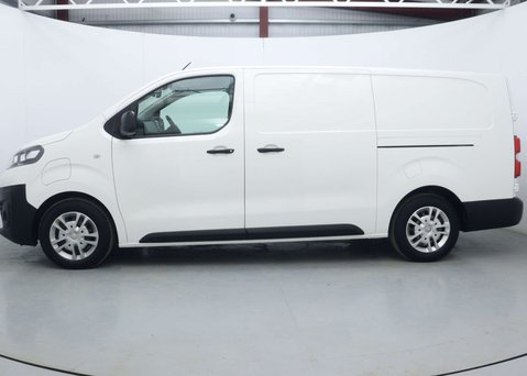 Vauxhall Vivaro 3100 75kWh Dynamic Panel Van 5dr Electric Auto L2 H1 (136 ps) 9