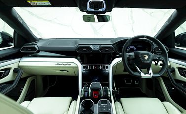 Lamborghini Urus 16