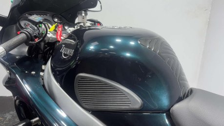 Triumph Sprint 2004 ONLY 13K EYE CATCHING SPORTS TOURING 955CC 40