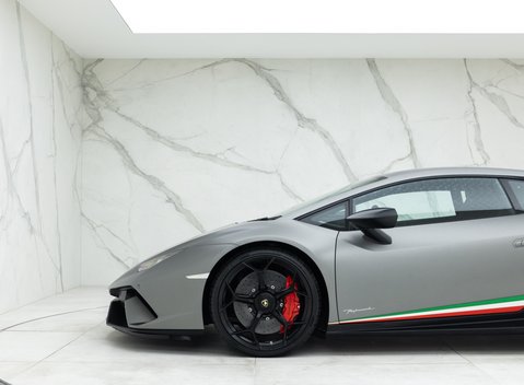 Lamborghini Huracan LP 640-4 PERFORMANTE 22