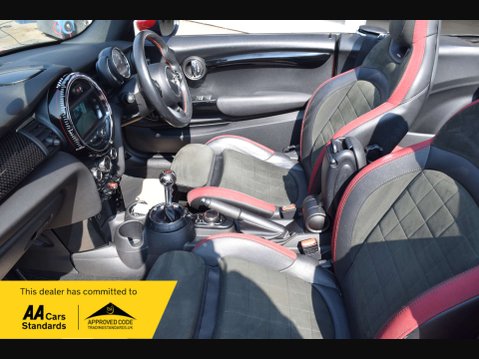 Mini Convertible 2.0 John Cooper Works 2dr 29