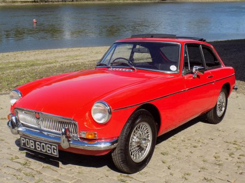 MG B GT 4