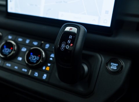 Land Rover Defender 110 OCTA EDITION ONE 28