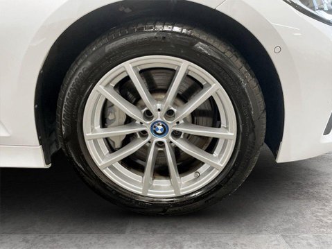 BMW 3 Series 2.0 330e 12kWh SE Pro Saloon 4dr Petrol Plug-in Hybrid Auto Euro 6 (s/s) (2 10