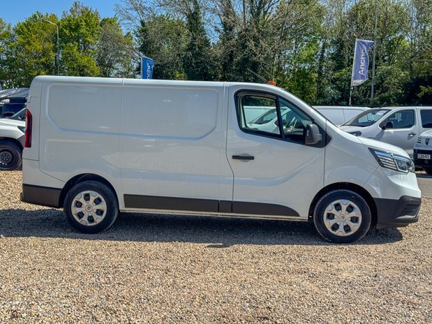 Renault Trafic SWB L1H1 [SOLD MM] Low Roof Business Plus Sl28 Air Con Sensors EURO 6 5