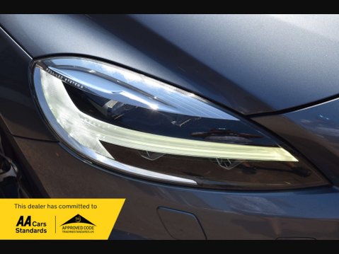 Volvo V40 2.0 V40 R-Design D2 5dr 10
