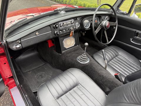 MG B ROADSTER 17