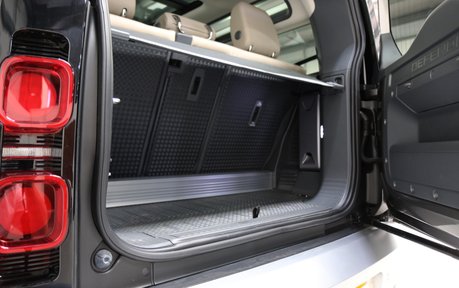 Land Rover Defender XS Edition MHEV P400 - 6 Seats, 11.4 Screen and Superb Specification 13