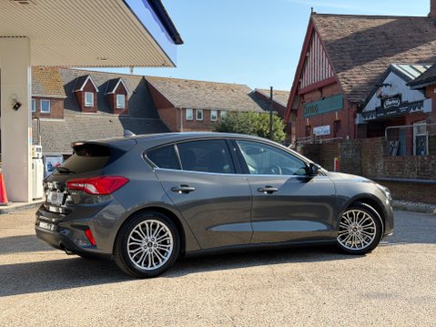 Ford Focus TITANIUM X EDITION MHEV 2