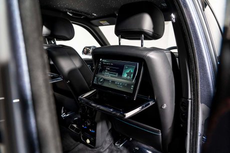 Rolls-Royce Cullinan V12. DYNAMIC PACKAGE. ACTIVE CRUISE. SHOOTING STAR HEADLINER. HUD 33