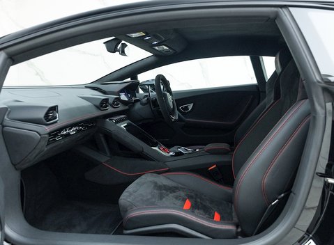 Lamborghini Huracan LP640-4 EVO 12