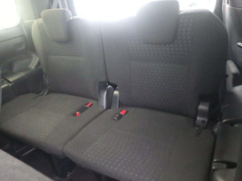 Toyota Voxy Hybrid 16