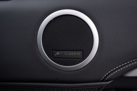 Land Rover Discovery 3.0 Discovery R-Dynamic SE D MHEV Auto 4WD 5dr 28