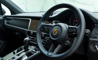 Porsche Macan T 9