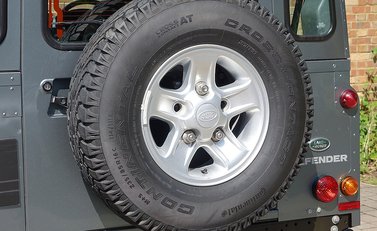 Land Rover 90 County 13
