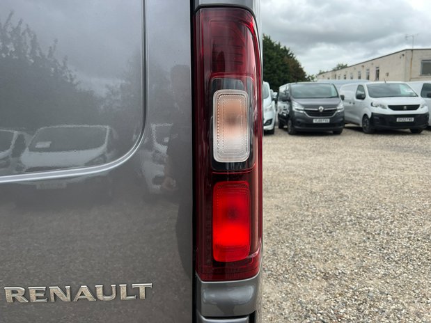 Renault Trafic LWB L2H1 Low Roof Sport LL30 Air Con Alloy Wheels EURO 6 NO VAT 23