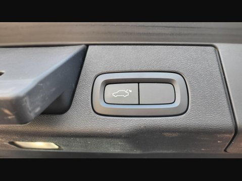 Volvo XC60 B4 INSCRIPTION AWD 22