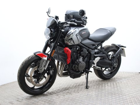 Triumph Trident TRIDENT 660 10