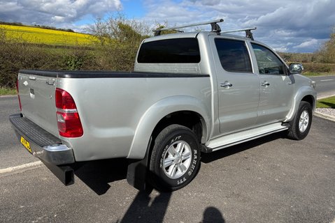 Toyota Hilux Icon 4X4 D-4D Double Cab Pickup - Sat Nav / Air Con / Rear Camera 2