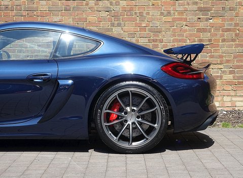 Porsche Cayman GT4 20