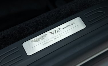 Aston Martin V12 Vantage 21