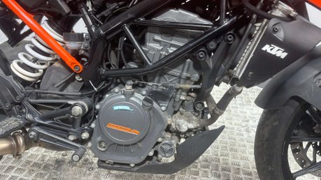 KTM Duke 2020 ONLY 10K RUNNING PROJECT BIKE SPARES OR REPAIR 125CC 19