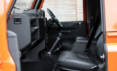 Land Rover Defender 90 Adventure Edition 14