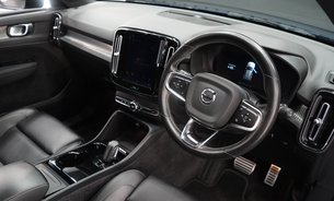 Volvo XC40 P8 R-DESIGN AWD One Owner Full Volvo Service History Leather Interior 2