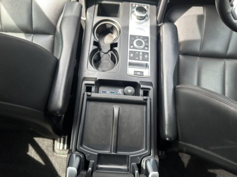 Land Rover Discovery 3.0 SD V6 Landmark Edition Auto 4WD Euro 6 (s/s) 5dr 40