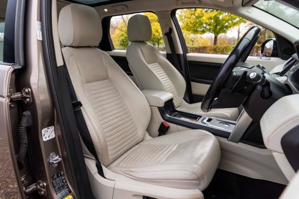 Land Rover Discovery Sport TD4 HSE LUXURY 26