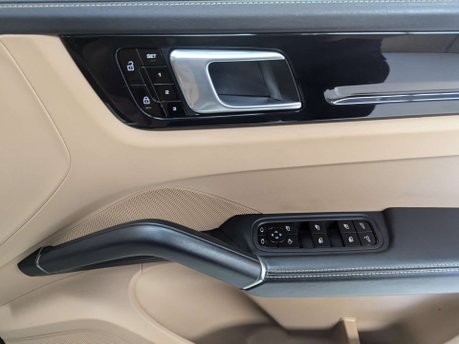 Porsche Cayenne 3.0 Cayenne V6 Auto 4WD 5dr 36