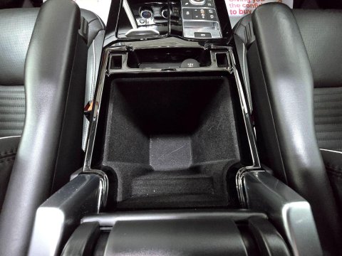 Land Rover Discovery 3.0 TD V6 HSE Luxury Auto 4WD Euro 6 (s/s) 5dr 34