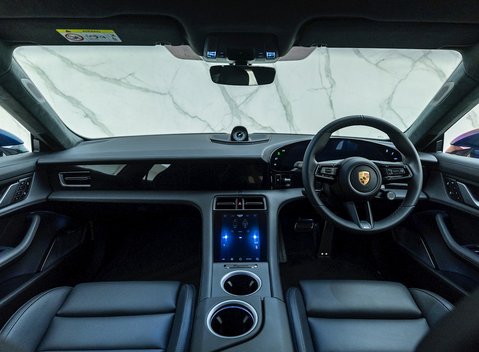 Porsche Taycan Turbo S Cross Turismo 17